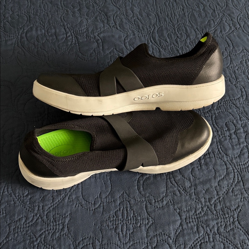 Men’s OOFOS OOmg  Recovery Comfort Sneakers